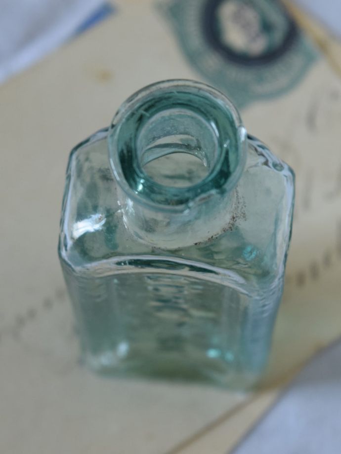アンティークのガラスボトル、エンボス入りのガラス瓶(LUNG TONIC)(m 