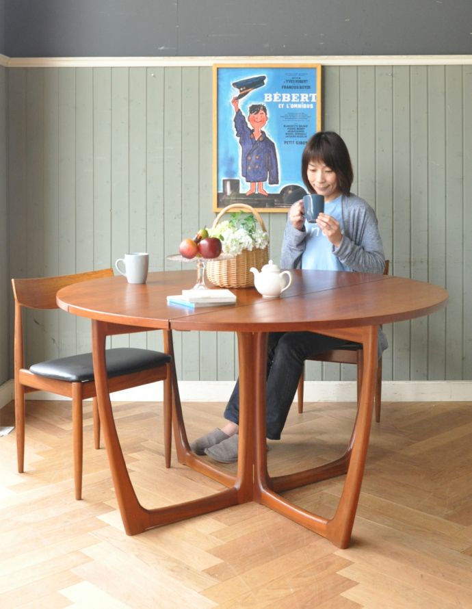 ロイドテーブル　アンティーク家具　チーク材のG-planのドロップリーフテーブル、カッコいい北欧テイストのダイニング家具（伸張式）。自由に大きさを変えて楽しめる伸張式のダイニングテーブル。(m-541-f)