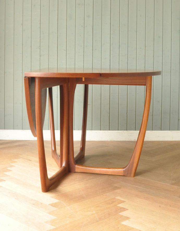 ロイドテーブル　アンティーク家具　チーク材のG-planのドロップリーフテーブル、カッコいい北欧テイストのダイニング家具（伸張式）。脚のデザインがスタイリッシュでかっこいい！人気の北欧インテリアやシンプルモダンのお部屋にもピッタリですよ。(m-541-f)