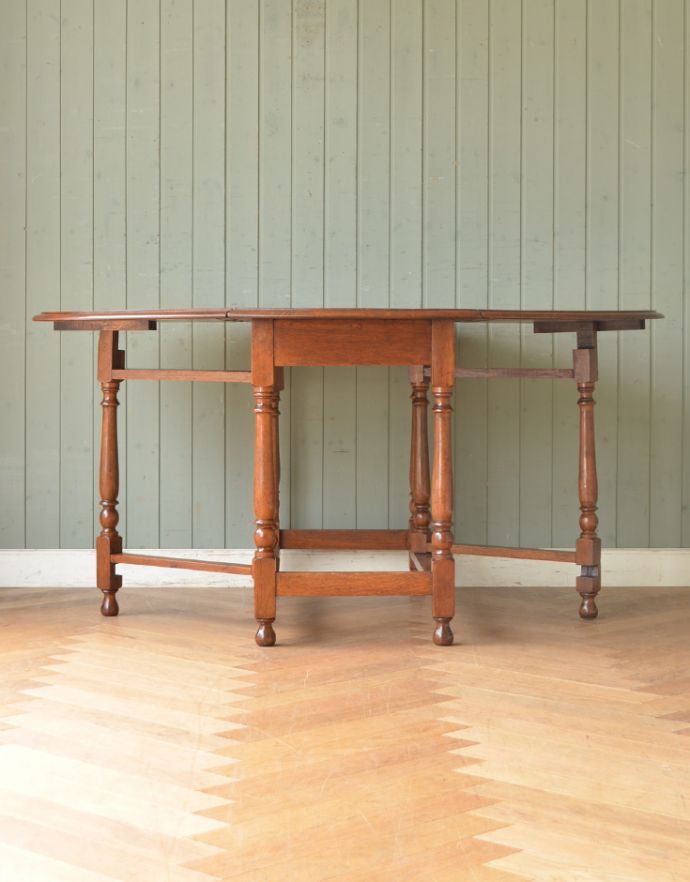 アンティークのテーブル　アンティーク家具　英国輸入のアンティーク家具、伸張式のゲートレッグテーブル（オーク材）。常に広げた状態でも十分にご使用頂けます。(m-544-f)