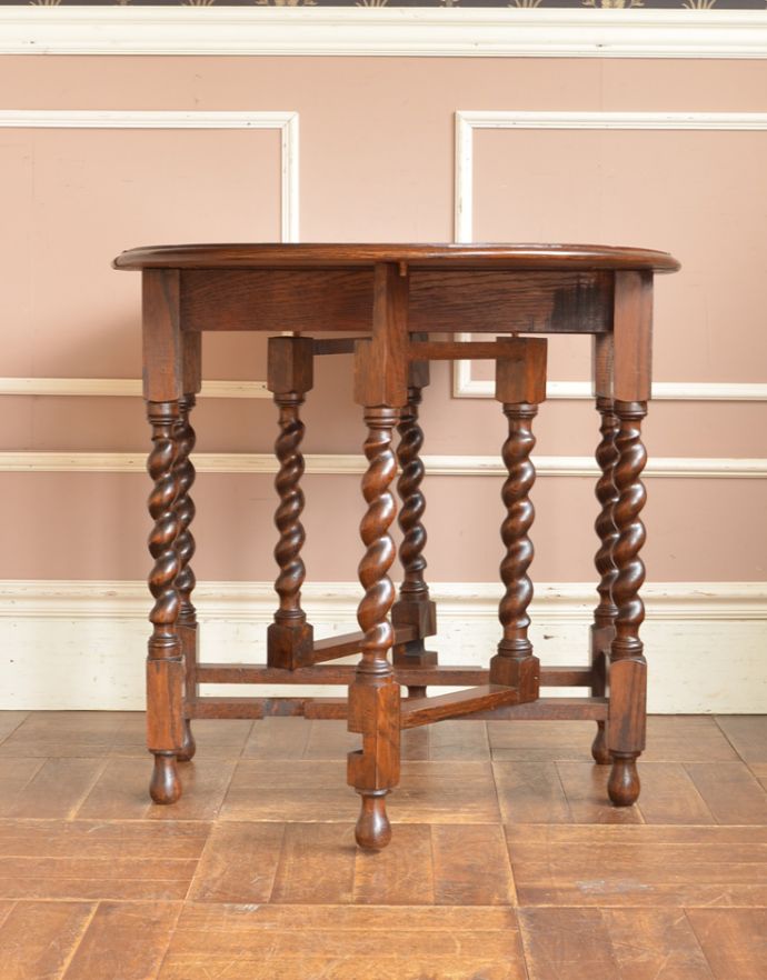 ロイドテーブル　アンティーク家具　英国らしいアンティーク家具、スモールサイズの伸張式のゲートレッグテーブル。繊細で細くてキレイなツイストの脚です。(m-546-f)