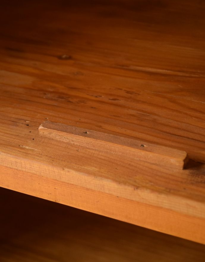 アンティークのキャビネット　アンティーク家具　イギリスのガラスキャビネット、オールドパインのブックケース（本棚）。木製のストッパーが付いています。(m-550-f)