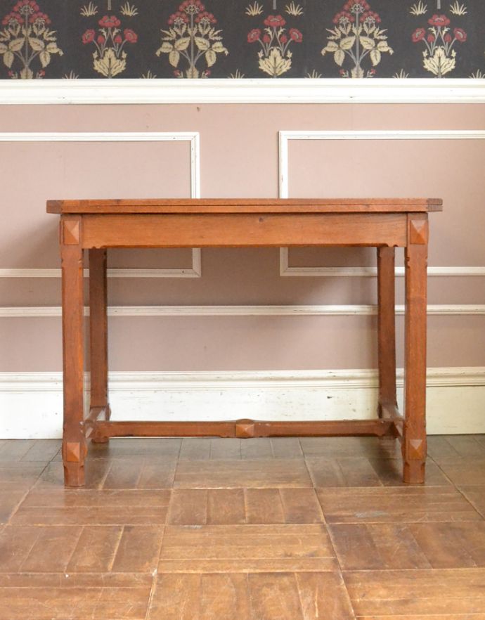 アンティークのテーブル　アンティーク家具　フランスアンティーク家具、伸張式のダイニングテーブル（ベイキングテーブル）。温かみのある落ち着いた色です。(m-554-f)