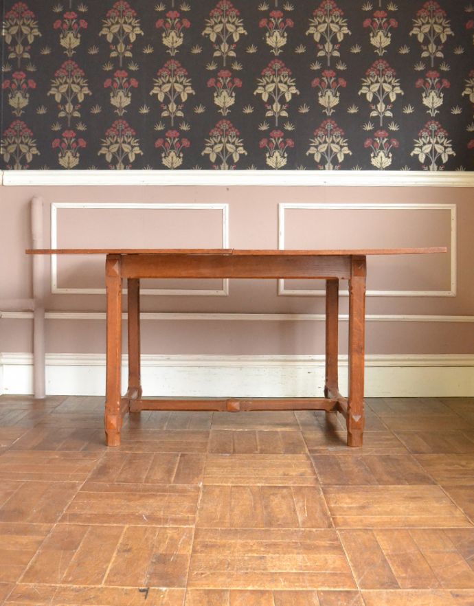 アンティークのテーブル　アンティーク家具　フランスアンティーク家具、伸張式のダイニングテーブル（ベイキングテーブル）。もちろん、常に広げた状態での使用も可能です。(m-554-f)
