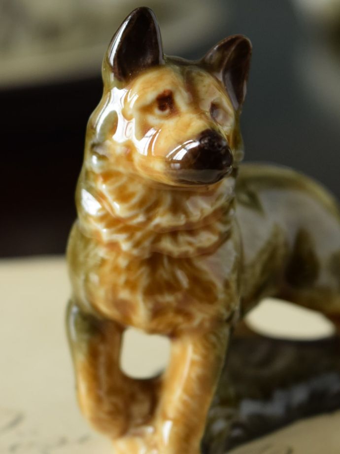 イギリスアンティークのシェパード 置き物 Beswick 犬のフィギュア-