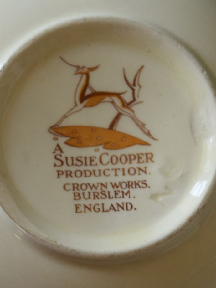 スージークーパー（Susie Cooper）のビンテージ食器、グレイリーフスープカップ