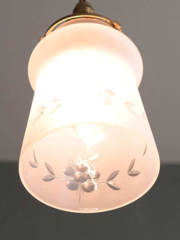 イギリスのアンティーク照明、お花の模様のアンティークペンダント 