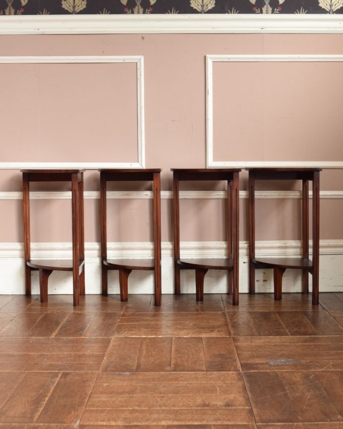 アンティークのテーブル　アンティーク家具　５つのテーブルがセットになったネストテーブル、木目が美しい英国アンティーク家具。もちろんバラバラにしても使えるので、一つはリビング、もう一つは寝室など色々なところに置けます。(m-587-f)