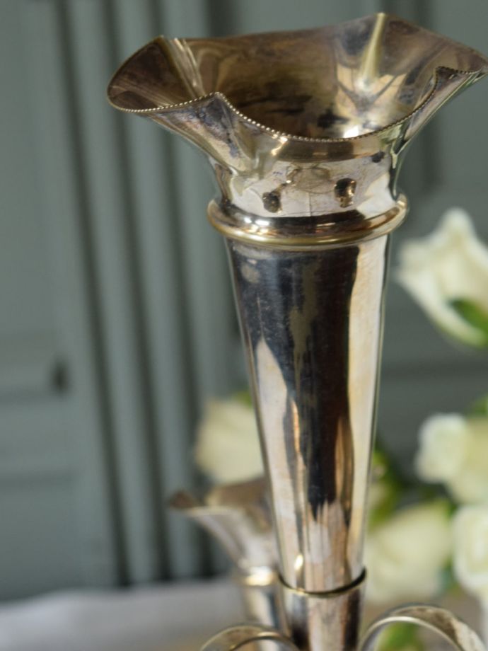 英国アンティークのおしゃれな花器、シルバープレートのイパーン