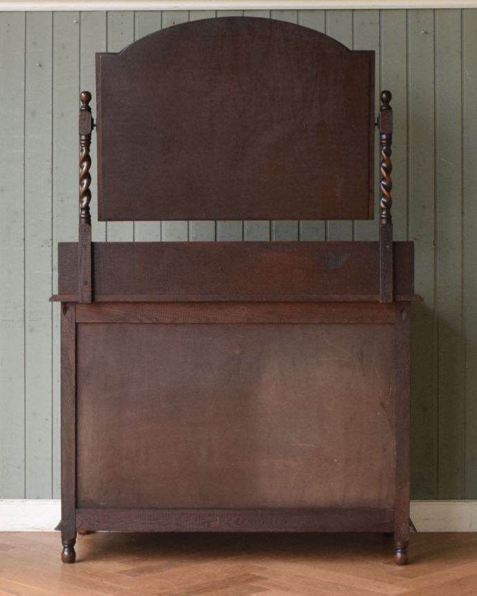 アンティークのドレッサー　アンティーク家具　オーク材の上品な英国アンティーク、和室にも似合うドレッシングチェスト。もちろん、後ろ姿もキレイです。(m-590-f)