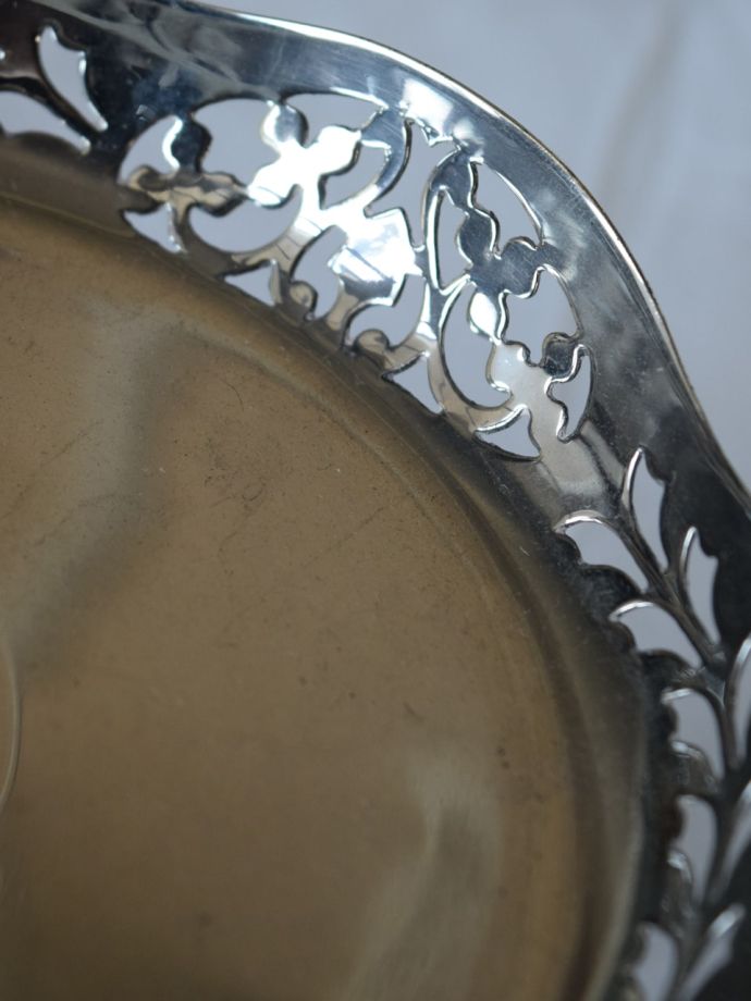 英国アンティークのシルバー食器、透かし細工模様が美しいシルバー