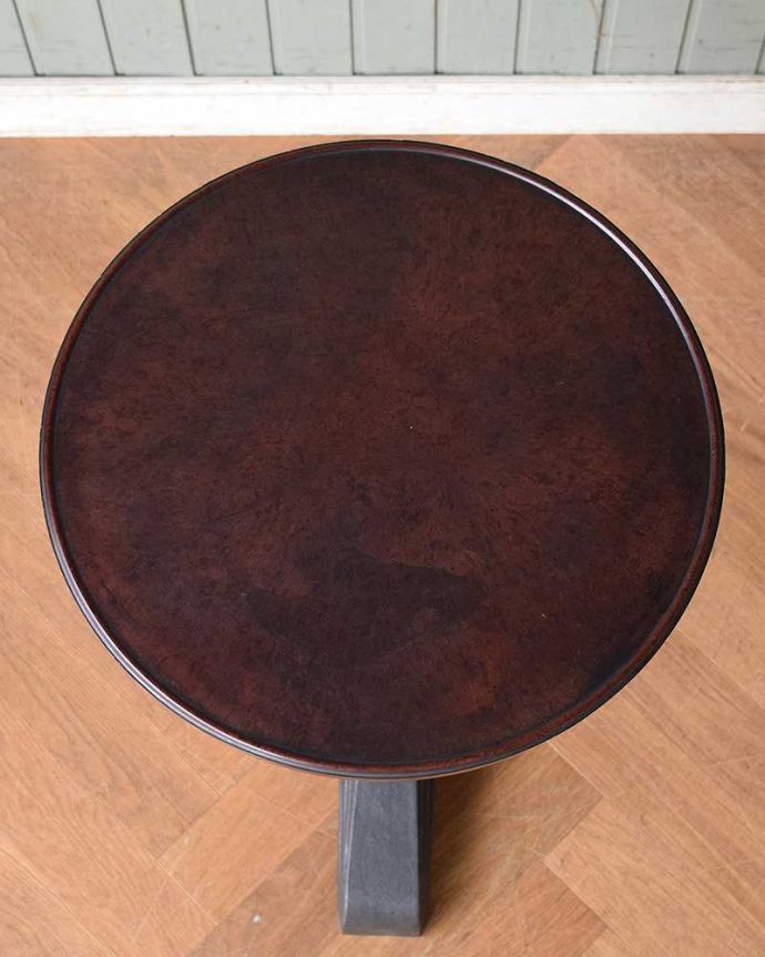 アンティークのテーブル　アンティーク家具　フランスで見つけたベークライト×アイアンのカフェテーブル（REX社のビストロテーブル）。きちんとお直ししているので、天板もキレイな状態です。(m-604-f)