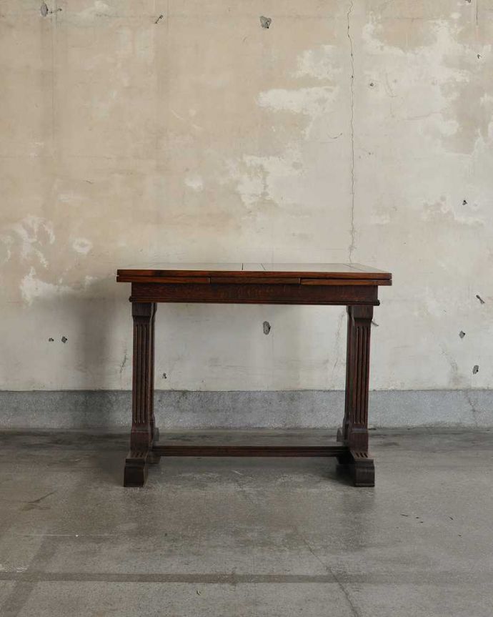 アンティークのテーブル　アンティーク家具　シンプルデザインの英国アンティーク家具、2本脚のドローリーフテーブル（伸張式テーブル）。横から見てもステキ横から見るとこんな感じ。(m-615-f)
