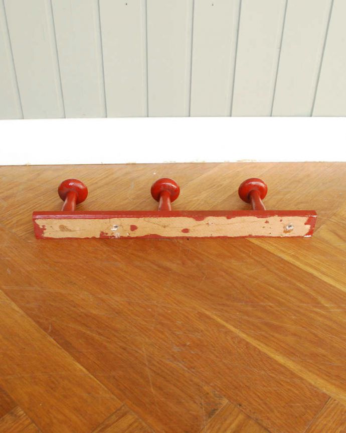 可愛い木製のアンティークフックボード（ウォールハンガー・3連フック）(m-634-f)｜アンティーク家具