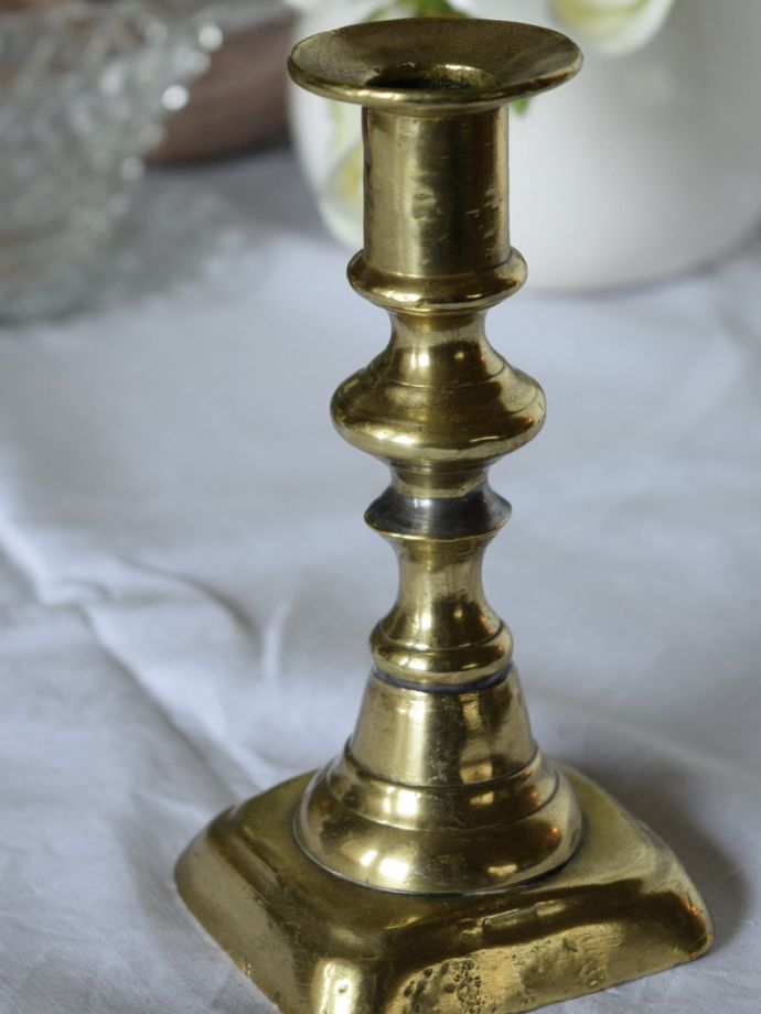 英国のアンティークのキャンドルスタンド、真鍮製のおしゃれな燭台(m