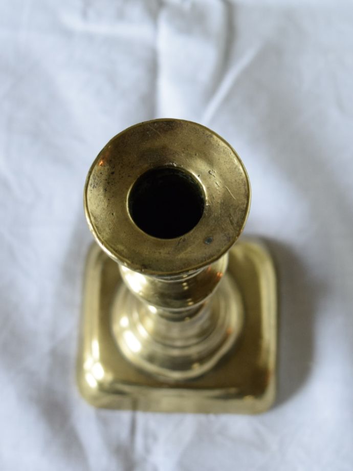 英国のアンティークのキャンドルスタンド、真鍮製のおしゃれな燭台