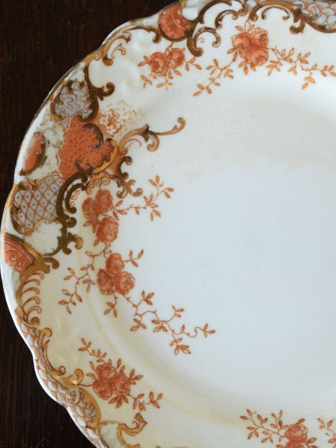 英国エインズレイ窯のアンティークの器、手描きで描かれた模様が美しいケーキプレート