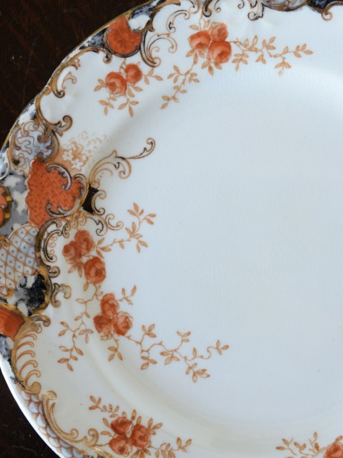 英国エインズレイ窯のアンティークの食器、手描きで描かれた模様