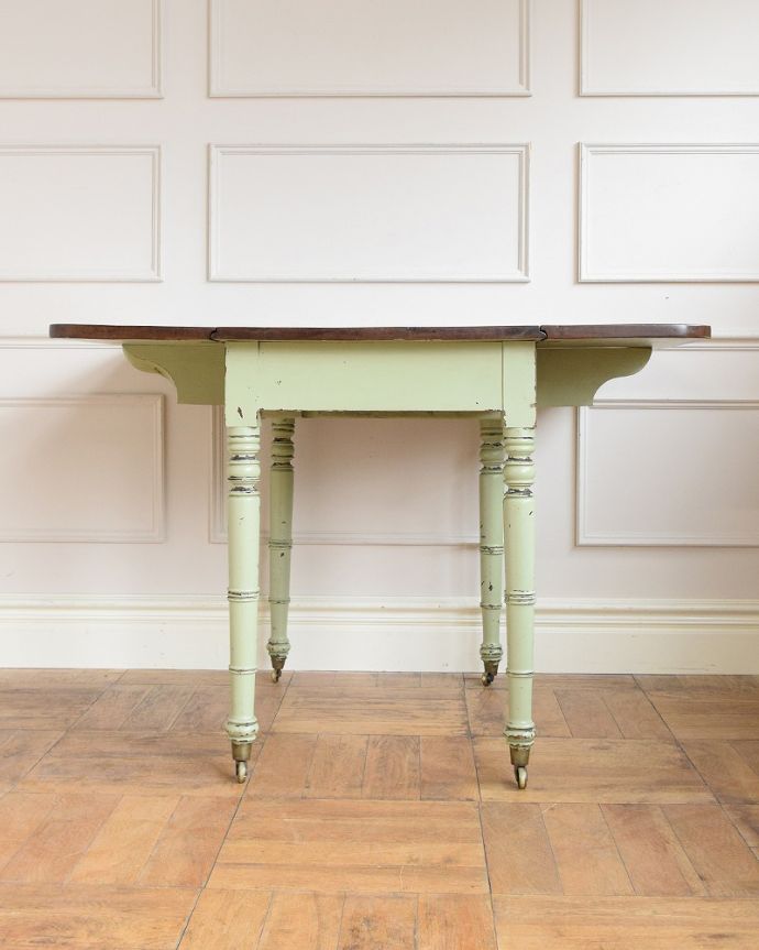 アンティークのテーブル　アンティーク家具　ミントグリーンのアンティークバタフライテーブル（キャスター付き）。両方開いたらこんな感じ開いても閉じても、自由に使える便利さが魅力です。(m-639-f)
