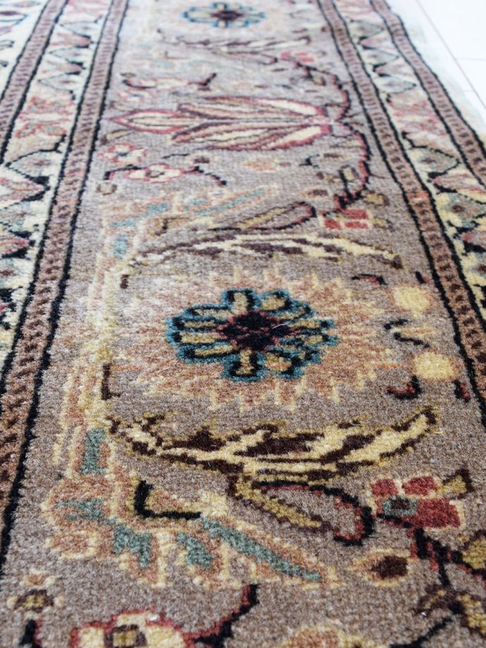 トルコから届いたカイセリのおしゃれな絨毯、一点もののビンテージ絨毯