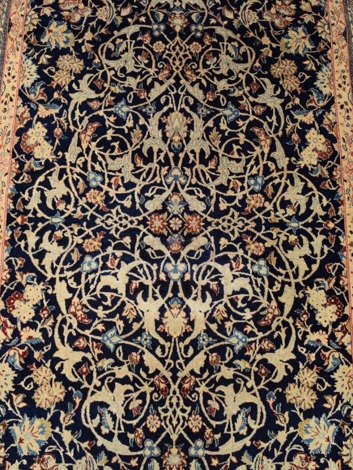 ビンテージのペルシャ絨毯、美しい草花が描かれたナインのオールドペルシャ