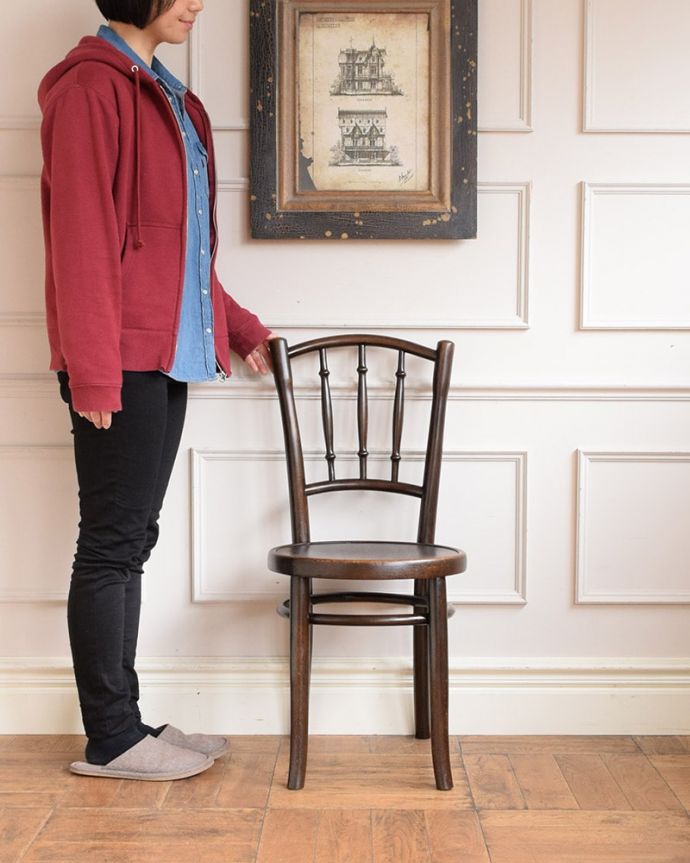 ベントウッドチェア　アンティーク チェア　トーネットのベントウッドチェア、英国で見つけたアンティークの椅子。一本の木をぐにゅっと曲げたベントウッドチェア背もたれのデザインが特長のベントウッドチェア。(m-643-c)