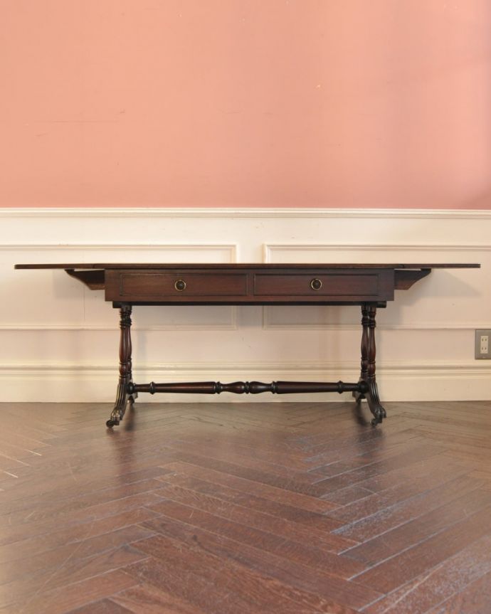 アンティークのテーブル　アンティーク家具　バタフライテーブル　両方開いて広々と左右のリーフを開けばゆったりサイズ。(m-673-f)
