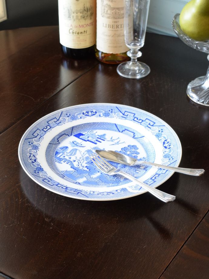 英国アンティークのおしゃれな皿、ウィローパターンのディナープレート