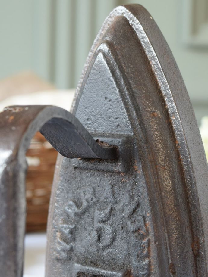 アンティークの鉄製アイロン、イギリスで見つけたアイアンで出来たコテ