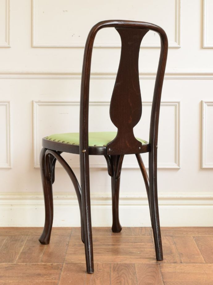 英国から届いためずらしいアンティークの椅子、クイーンアン様式の 