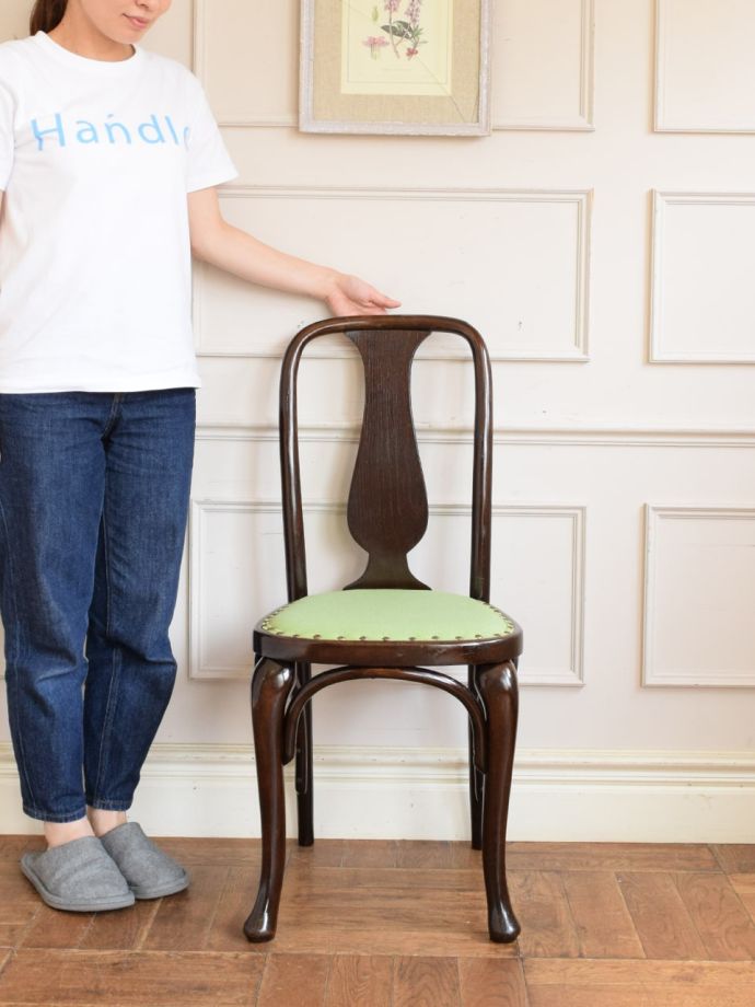 英国から届いためずらしいアンティークの椅子、クイーンアン様式の 