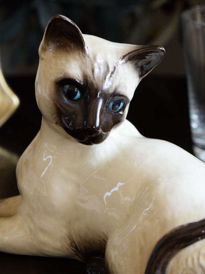 ロイヤルドルトン（ROYAL DOULTON）のビンテージ陶磁器、シャムネコ（siamese cat）のフィギュリン