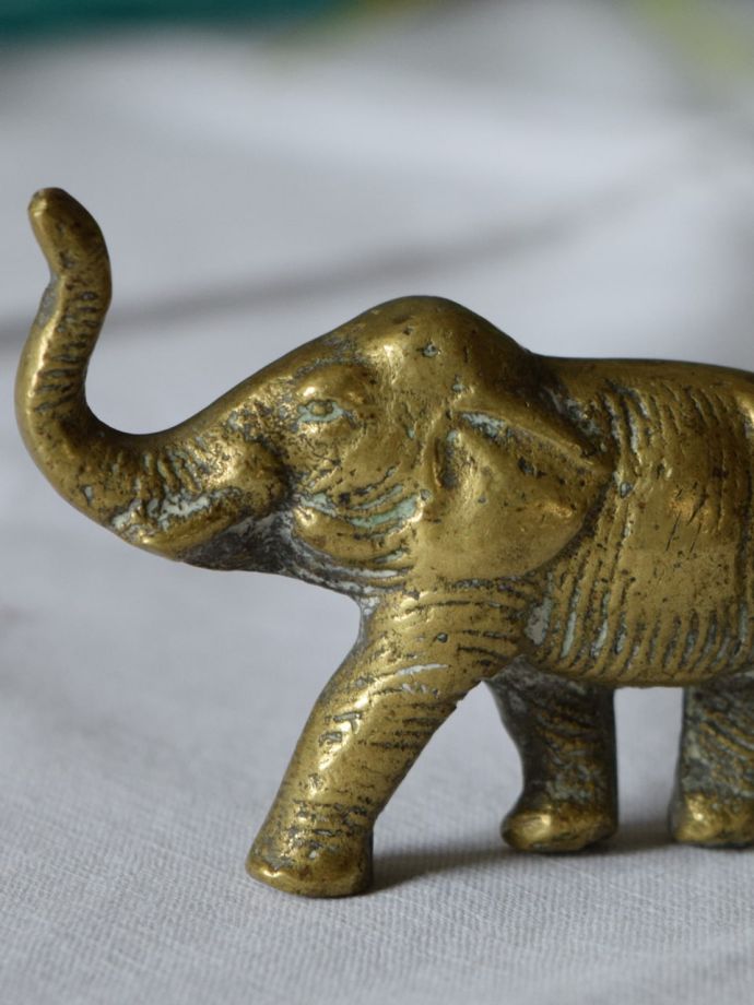 アンティークの真鍮製雑貨、イギリスで見つけたゾウのオブジェ