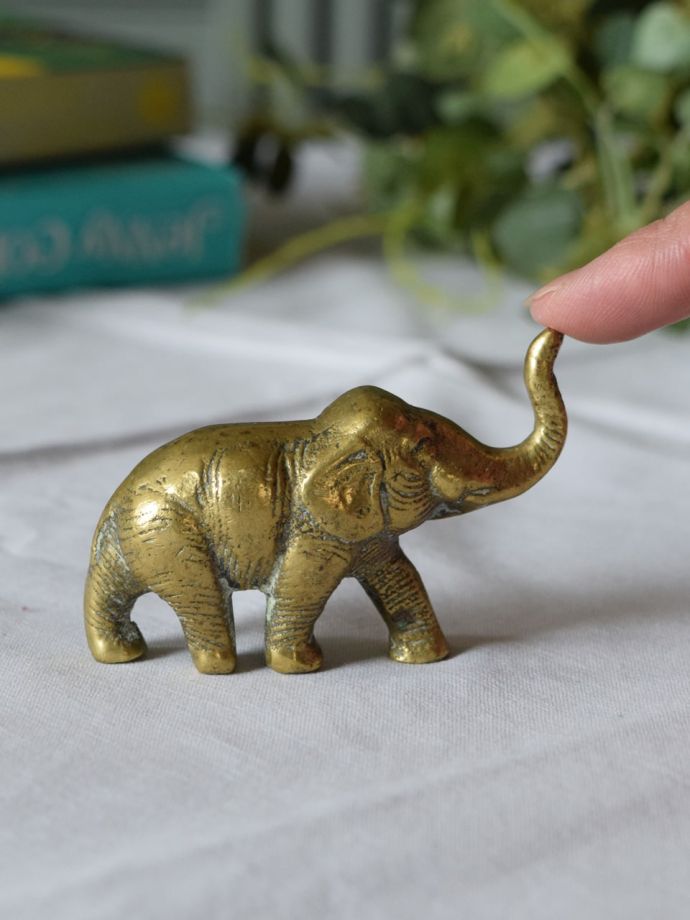 真鍮製の象モチーフのレリーフ | marketingparafotografos.com.br