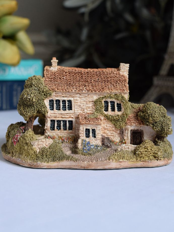 イギリスで誕生したミニチュアハウス、Lilliput Lane(リリパット