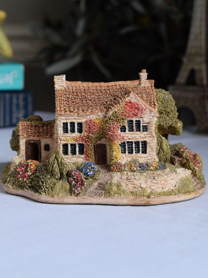 イギリスで誕生したミニチュアハウス、Lilliput Lane(リリパット