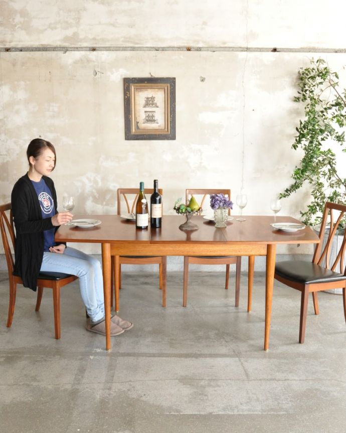 アンティークのテーブル　アンティーク家具　60ｓ　エクステンションテーブル　スマートなデザインが人気のヴィンテージテーブルシンプルなデザインだから、どんなインテリアにも似合っちゃう所が人気のヒミツ。(m-689-f)
