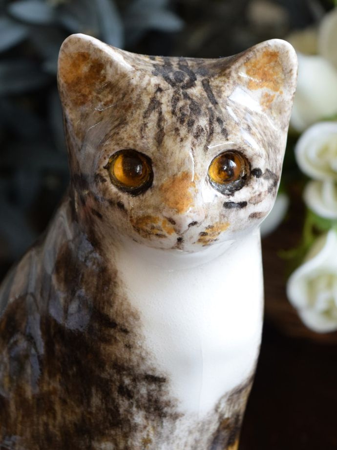 イギリスから届いた手作りの陶磁器の猫ちゃん、愛くるしい表情のウィンスタンレイキャット（WINSTANLEY CAT）