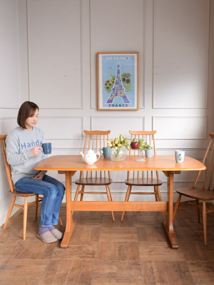 アーコールのダイニングテーブル、北欧スタイルの4人掛けビンテージテーブル