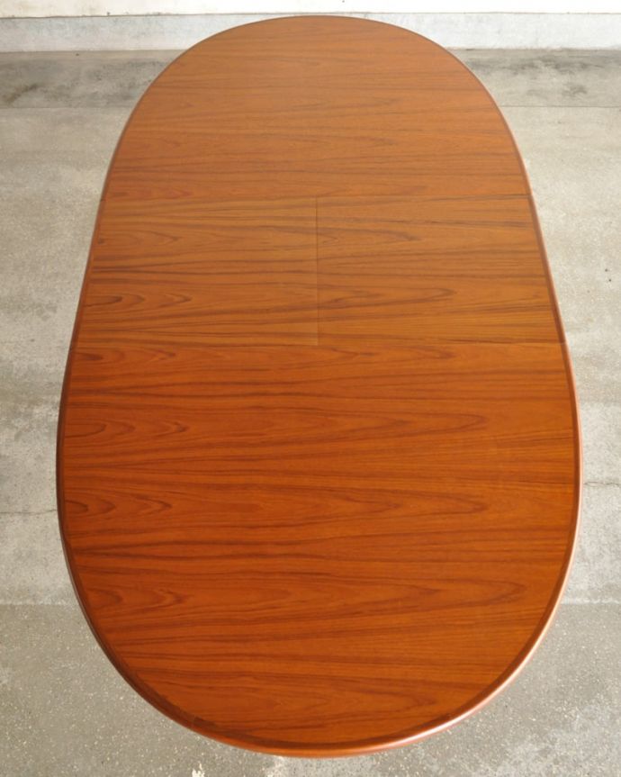 アンティークのテーブル　アンティーク家具　G-PLAN　オーバルテーブル　天板もピカピカにお直ししました。(m-695-f)