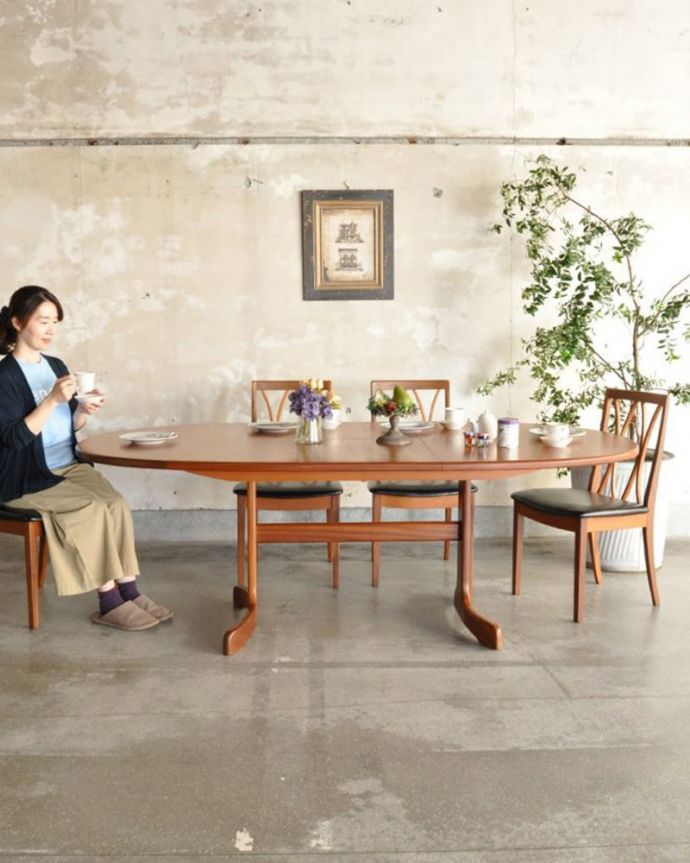 アンティークのテーブル　アンティーク家具　G-PLANのエクステンションテーブル、北欧スタイルにピッタリな伸長式のヴィンテージ家具　用途に合わせてサイズが変わる便利なテーブルあっという間にサイズが大きくなっちゃうヴィンテージのエクステンションテーブル。(m-695-f)