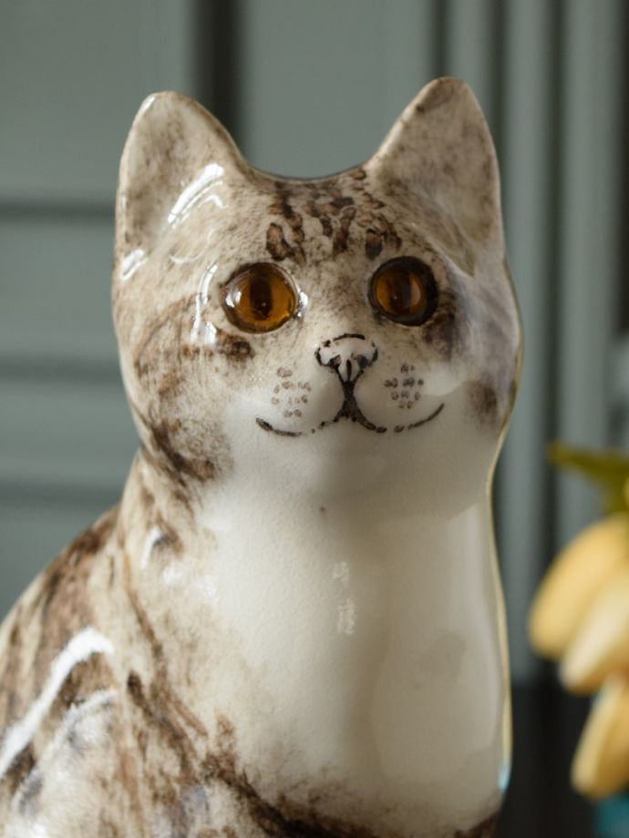 ジェニー・ウィンスタンレイ手作りの猫（サバ白）、陶磁器で出来たWINSTANLEY CAT