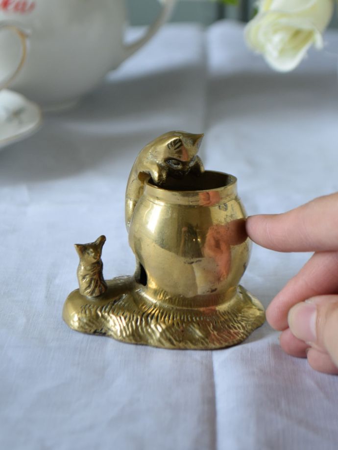アンティークのブラスオブジェ、イギリスで見つけた小さな真鍮の壺を