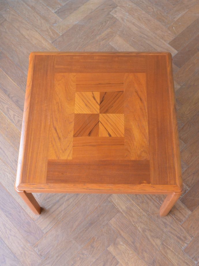 アンティークのテーブル　アンティーク家具　ローテーブル　上から見るとこんな感じ。(m-703-f)