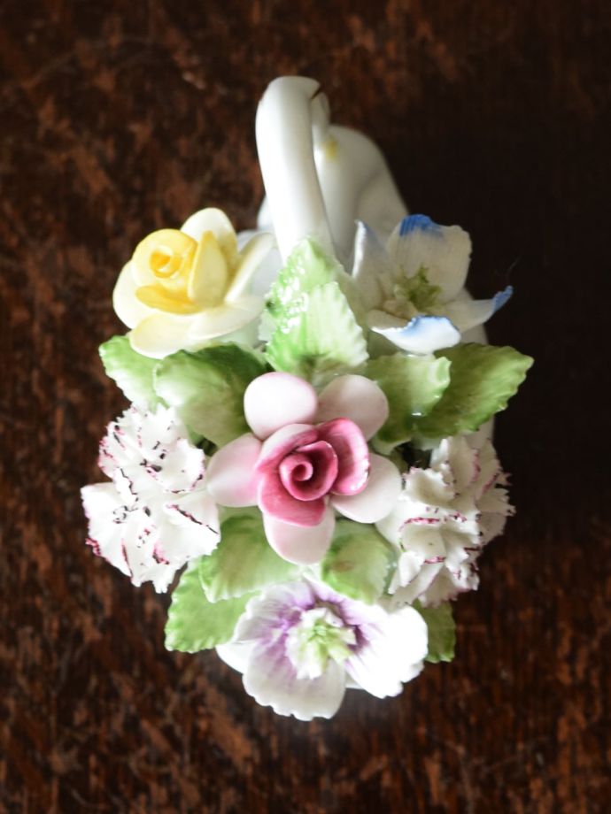 ロイヤルドルトン社のアンティークの陶花、スワン×お花のおしゃれなフィギュリン