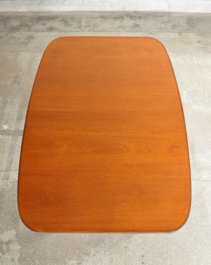 G-PLANのダイニングテーブルの天板