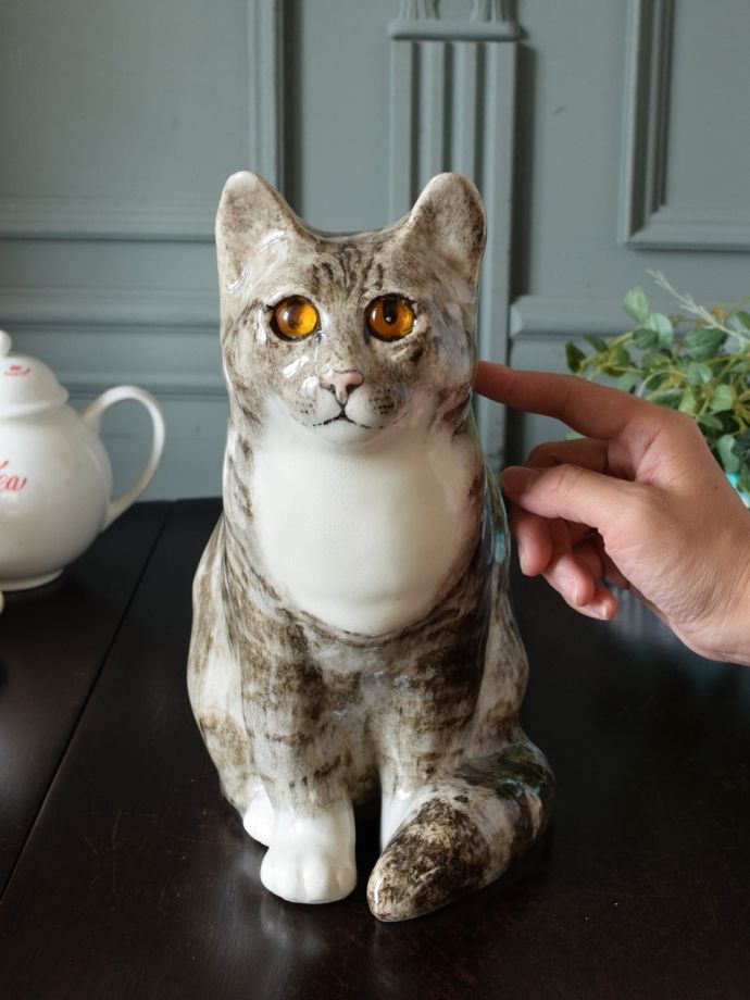 ネコ　招き猫　陶器　オブジェ　置物　インテリア　工芸品　美術品　A1028置物