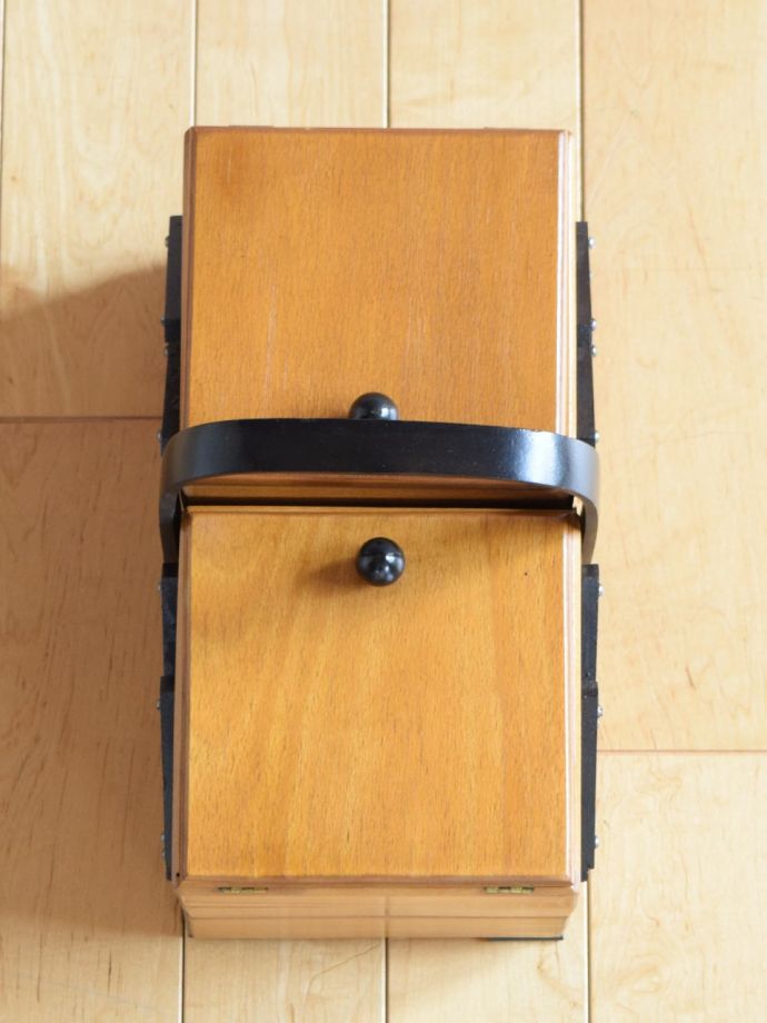 イギリスのアンティークソーイングボックス、持ち運び出来るお裁縫箱