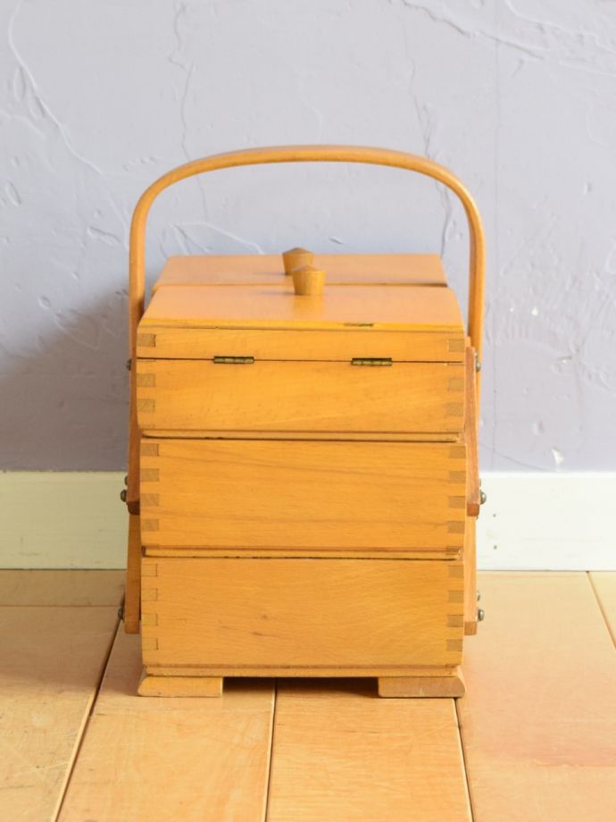 イギリスのアンティークソーイングボックス、持ち運び出来るおしゃれなお裁縫箱