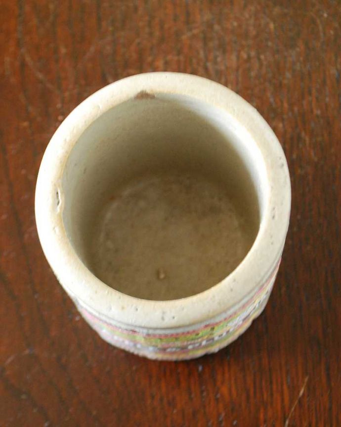 アンティーク 陶磁器の雑貨　アンティーク雑貨　アンティークの陶器ジャー「APPLE＆PLUM」のラベル付きジャムポット。上から見るとこんな感じです。(m-875-z)
